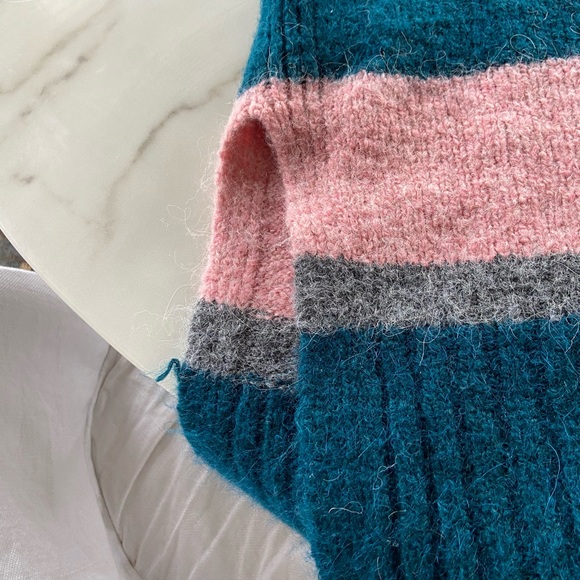 Medium Loft sweater - Picture 2 of 3